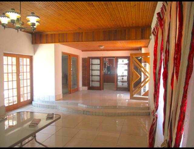 4 BEDROOM HOUSE FOR SALE IN HOSPITAALPARK